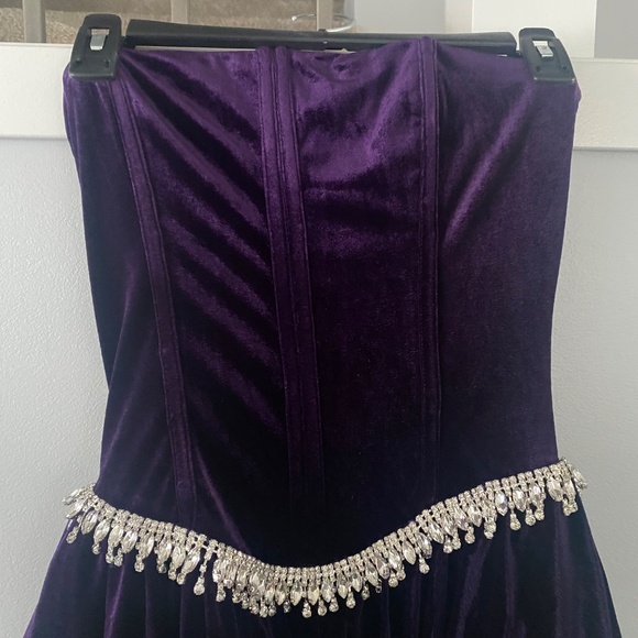 Dress - Picture 4 of 7